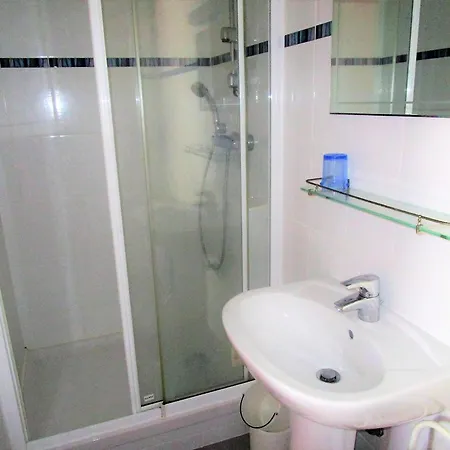 아파트 4 Pieces Avec Balcon Face Mer, Proche Et Commerces, Ideal Famillies - Fr-1-197-199 *